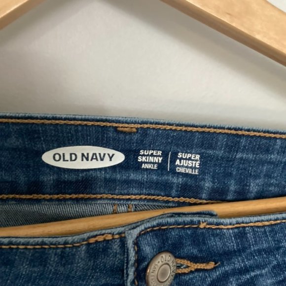 Old Navy Super Skinny Ankle Jeans - Picture 2 of 5